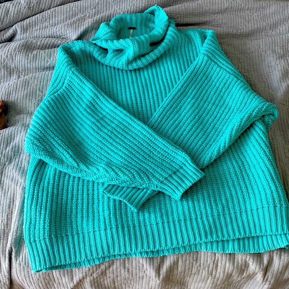 Free People slouchy sweater. Fits oversized. Size S.